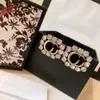 2022 Nuevos aretes de moda Diseñador de la marca de lujo Diamantes de imitación Letras de latón Banquete de boda Día de San Valentín Regalo de Navidad Excelente calidad Pendiente para mujer