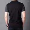 Мужская половая футболка для мужчин-полов в половине 2022 года.