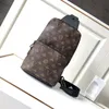 100 ٪ من الجلد الأصلي 5 ألوان Luxurys Designer Avenue الكتف أكياس Men Zipper Crossbody Bag Fashion Leather Travel Travel Outdoor Packs