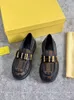 Dam Designer Loafers Klänning Skor New Fashion Plattform Sula Svart Vit Casual Läder Sko Sneakers Klassisk Loafer med metallbokstäver Ursprung Kvalitet Eur Storlek 41