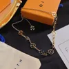 Populärt internationellt varumärke Fashion Girl Pendant Necklace Gold Plated Long Chain Designer Jewelry Classic Design Present