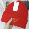 Gorras de béisbol Sombrero de punto Diseñador Beanie Cap Hombres Invierno Lujo Calavera Casual Colores ajustados