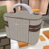 Bolsas de designer de moda Mulheres Bolsas de maquiagem Padrão de alfabetismo de grande capacidade PU de couro PU Bolsa de beleza Designers Bolsa de cosméticos com bolsa de poeira de caixa