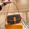 Kosmetiska väskor fall Luxurys designers väskor kvinnor axelväska brun handväska mode klassisk bokstav stor kapacitet lady plånbok meet8051110