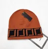 Chapeau en laine brodé de lettres européennes pour hommes, chapeaux tricotés à bord chaud et bouclé, assortis avec tout, Style occidental, tendance, automne et hiver