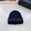 Projektantka mody dzianinowe czapki zimowe ciepłe czapki para kapelusz dla mężczyzny kobiety 8 colors