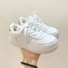 Barnskor Ny stil Force 1 sneakers Ungdom Baby Pojkar Flickor 1:a Trippel vit Svart Rosa Smile Pale Ivory Washed Coral Aurora Sapphire Designer Sneakers Småbarn Sko