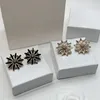 Frau Designer Ohrringe Ohrstecker Haarspangen Klassische Buchstaben Golden Silber Diamant Blumen Ohrstecker Luxurys Modemarke Lässige Haarspangen