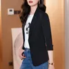 Abiti da donna Blazer Tinta unita Blazer sottile Donna manica a tre quarti Primavera ed estate Giacca corta slim Camicette con una fibbia Bianco 221119