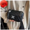 Shop hat 80 % Rabatt auf den Großhandel 2023 Herbst neue gewebte Tasche Schulter Messenger Mode einfache feste Farbe kleine quadratische Damen s