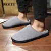 Ciepłe bawełniane kapcie męskie buty łazienki w Indoor Man Winter Fur Buty Wysokiej jakości Plush House Flat Footy Slajdy J220716