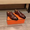 2022 Sapatos formais de vestido de vestido artesanal estilo brogue genuíno Sapatos de casamento de couro designer de marca de marca de lazer de malha de malha oxfords tamanho 38-45 mmkj00008