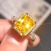 Cluster Rings Foydjew European American Luxury Inlaid Yellow Zircon Classic Princess Square Pink Crystal Engagement Ring for Women