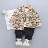 Mode Frühling Herbst Kinder039s Baumwolle Mode Denim Kapuzenmantel Jeans Anzüge Kinder Kleidung Sets Baby Jungen Outfit Mantel Anzug 219532085