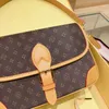 Kosmetiska väskor fall Luxurys designers väskor kvinnor axelväska brun handväska mode klassisk bokstav stor kapacitet lady plånbok meet8051110