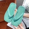 2022 Новые женские тапочки Candy Color Summer Slippers Jelly Slides Basic Fashion Sandals Женщина мягкая уютная туфли с толстыми плоскими туфлями J220716