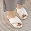 Bevergreen Leisure Home Donna Pantofole di pelliccia Solid Warm Faux Peluche Ragazze Scarpe di cotone piatte Home Open Toe Pantofole soffici da donna J220716