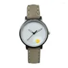 Armbanduhren Uhr Frauen Kleine Gänseblümchen Ins Koreanische Version der Mode College Wind Frisches Zifferblatt Leder Quarz VSCO
