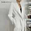 Женские костюмы Blazers Twotwinstyle Элегантный белый пиджак для женщин с длинным рукавом с длинным рукавом туникой сплошной минималистской женской моды весна 221119