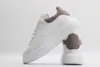 2022 Дизайнерская повседневная обувь Мужчина Женщины кожаные кружевы белые подошвы