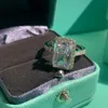Luxuriöser Designer-Ring für Damen, quadratischer Diamant-Schmuck, modisch, lässig, Valentinstag, Geschenk, Hochzeit, Abendessen, schön
