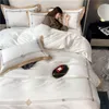 Mısır pamuklu otel yatak seti lüks 4pcs altın kenar şerit nakış nevresim kapak yatak sayfası yastık kılıfları düz renkli yatak klothes ev tekstil kraliçe kral boyutu