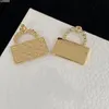 Anti -Allergie Deluxe einzigartiger Diamant Dangle Brief Branded Logo Gravel Drop Ohrringe M￤dchen Frauen Gold Messing Liebe Hochzeit Charme Ohrring Never Fade
