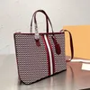 Diseñador de lujo Bolsas de mensajero Cadena Cerrojo Crossbody Carta Dama Verano Casual Fresco Gran noche Compras Totes Mujeres Monedero Carteras Popular