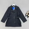 Otoño para mujer gabardinas diseñador de lujo Mujeres Rompevientos cuerpo carta estampado chaqueta suelta Cinturón Abrigo Mujer Casual Trenchs largo Abrigo E8181