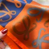 Flor de impresión de cuadrícula de diseñador imitando la diadema de la bufanda de seda para mujeres bufandas de mango largo de mango largo París Cabeza de cabecera Cabeza de cinta 70x70cm 1 Colores