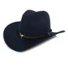 Berets stylowy stały kolor filcu kapelusz szeroko rozbijany top metalowy bull head jazz zachodni kowboj dla mężczyzn kobiety