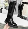 Vrouwontwerper Knee Boots Classic Luxury Martin Half Boot Cowskin Rubber Sole lederen Fashion Women SDFD