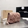 تخليص تخليص حقائب تصميم الجملة 95 ٪ خصم 2023 الفرنسية Xiangnana Lambskin Lingge تطريز على ظهر الكتف Yang Mi same crossbody