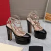 Sapatos com Plataforma Salto Alto Sandálias Sapato Feminino Slingback Calçados de Fábrica Fivela de Metal Alça Enfeitada Couro Envernizado Estilistas de Luxo Noite 155mm