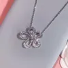 Collana di fiori grandi in argento sterling S925 di design di lusso Collana da donna con diamanti pieni a cinque petali con catena a clavicola, pendente con fiori rossi sole3094901