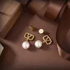 Pendientes Diseñadores para Women Stud Luxury Gold Heart Shape Pearl Crystal Gold Double V Carta 925s Joyas de plata Classic 1594123
