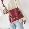 Kv￤llsp￥sar vintage mode kvinnor frans hink axelv￤ska h￶g kvalitet mocka messenger crossbody kvinnlig rivet tassel