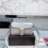 Bolsos de hombro de mujer de alta moda Estilo de corazón de cuero clásico Cadena de oro Crossbody Monedero Monedero Bolso de mujer Diseñadores Bolso Mensajero Monedero