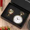 Orologi da tasca Grande quadrante bianco Orologio retrò Doppio numero Display Movimento al quarzo Orologio a sospensione Modello di ingranaggio Collana Catena Regalo Relgio