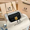 Mağazalar Toptan Tasarım Çantaları Düşük Fiyatlar Küçük Kadın 2023 Yaz Yeni Square Sheepskin Altın Top Elmas Zinciri Deri Mini Telefon