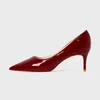 Nya kvinnors sandaler Luxury Stiletto klackar Designer Singel Shoe Pointed Sexig par med franska bokstäver Solid Color Contrast Patent Leather Box 33-43
