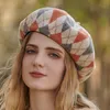 2022 Nowy styl zderzający kolor wełny beret modny swobodny jesień i zimowe ciepło gęstwy kapelusz artysty w kratę