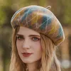 2022 nuovo stile berretto di lana di colore in collisione alla moda casual autunno e inverno calore addensare cappello da artista scozzese