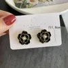 2022 Boucles d'oreilles de créateur de goujons coréens pour les femmes aiguille argentée de fleur de rose sucrée élégante bijoux de boucles d'oreille de perle