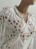 Blouses feminina mulher renda branca v pescoço oco para fora camisetas camisetas de manga comprida bordado bordado bordado bordado de sino frontal tops