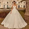 Splendidi abiti da sposa a linea Sexy in pizzo pieno con spalle scoperte senza schienale con applicazioni ricoperte di bottoni Abiti da sposa estivi Taglie forti