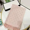 Snygg dam Cashmere Scarf Hela bokstavstryckt Scarves Soft Touch Varma Wraps Med Taggar Höst Vinter Långa Sjalar 6 färger är valfria