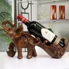 Portabottiglie da tavolo Moderno vino rosso Decorazione della casa Figurine Creativo Pavone Resina Artigianato Decorazione della casa Articoli di arredamento Decorazione di nozze 221121