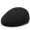 Berets Classic Man Cap Autumn Winter Hat with Ear Flap Starszy mężczyzna tata ciepły sboy bluszcz płaska wełna mieszanka męska beret