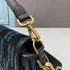 Kvinnor handväska mode kände tryck underarm axelväskor kvinnliga dagliga design totes pouch påse vintage baguette väskor248n